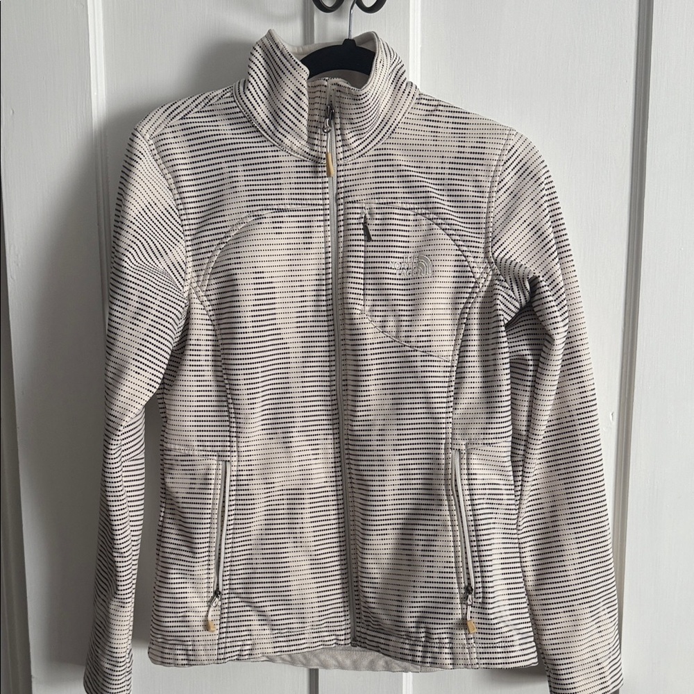 The North Face Soft Shell Jacket - Picture 2 of 9